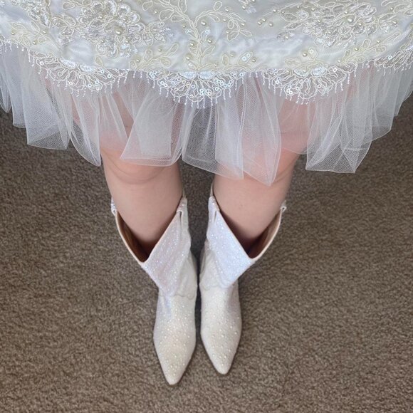 Betsey Johnson Dallas Ivory Boots - Pearl - Picture 3 of 5